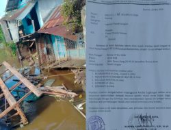 Rumah korban longsor di Jalan Karau Gang Swarga simpang Senator 2000 RT. 23 Kelurahan Buntok Kota dan surat laporan dari lurah
